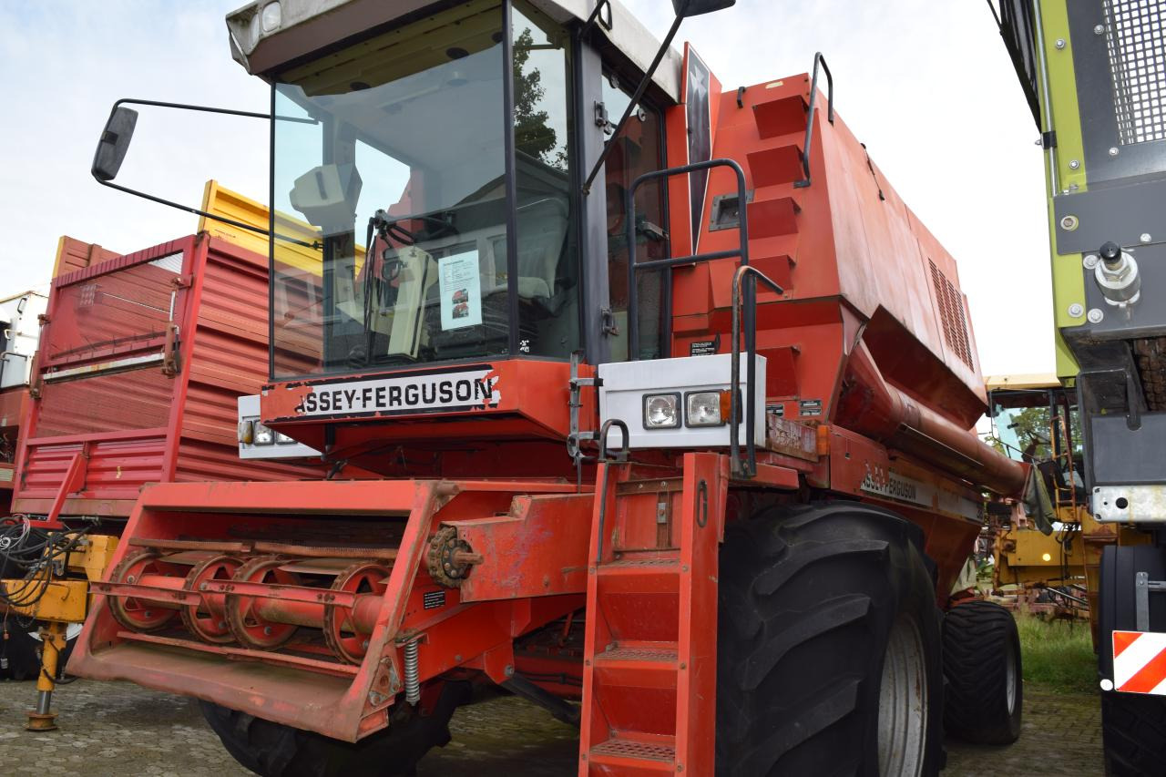 Massey Ferguson MF 38 - Kombinovani kombajn: slika 1 Massey Ferguson MF 38 - Kombinovani kombajn: slika 1