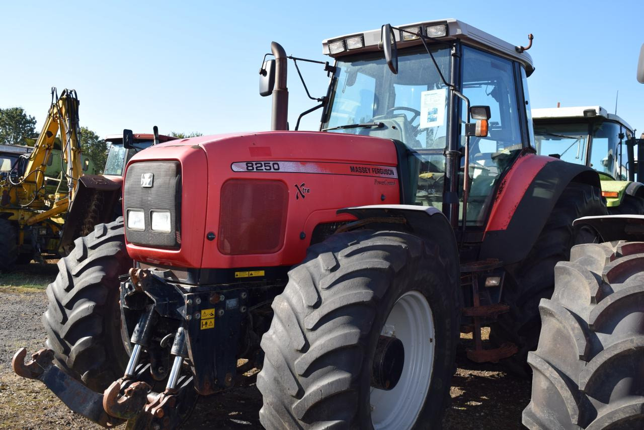 Massey Ferguson MF 8250 - Traktor: slika 2 Massey Ferguson MF 8250 - Traktor: slika 2