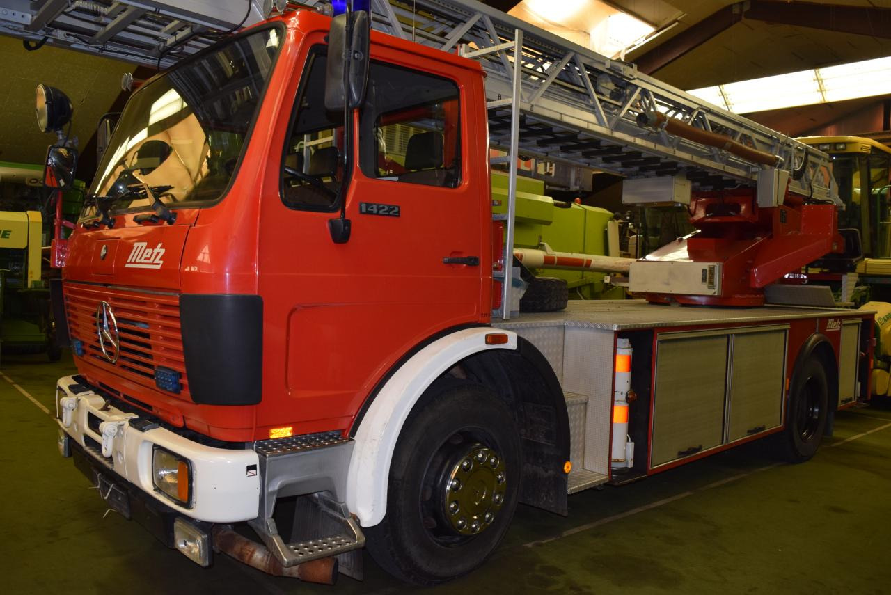 Mercedes-Benz 1422 F 4x2 DLK 23 12 Drehleiter - Kamion sa hidrauličnom kukom: slika 3 Mercedes-Benz 1422 F 4x2 DLK 23 12 Drehleiter - Kamion sa hidrauličnom kukom: slika 3
