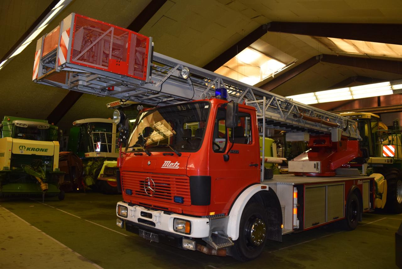 Mercedes-Benz 1422 F 4x2 DLK 23 12 Drehleiter - Kamion sa hidrauličnom kukom: slika 1 Mercedes-Benz 1422 F 4x2 DLK 23 12 Drehleiter - Kamion sa hidrauličnom kukom: slika 1