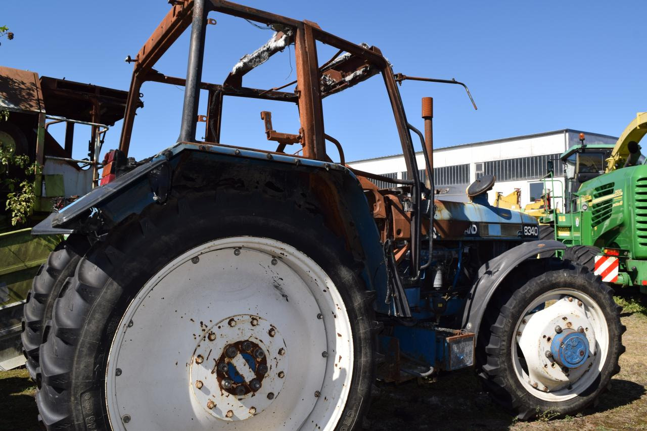New Holland 8340 *zur Teileverwertung* - Traktor: slika 5 New Holland 8340 *zur Teileverwertung* - Traktor: slika 5