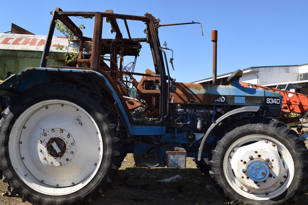 New Holland 8340 *zur Teileverwertung* - Traktor: slika 4 New Holland 8340 *zur Teileverwertung* - Traktor: slika 4