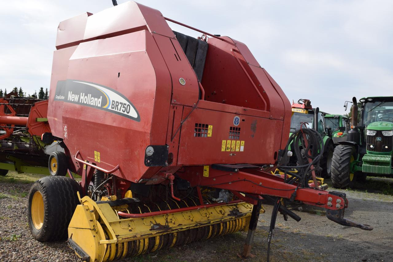 New Holland BR 750 CropCutter - Balirka za okrugle bale: slika 2 New Holland BR 750 CropCutter - Balirka za okrugle bale: slika 2