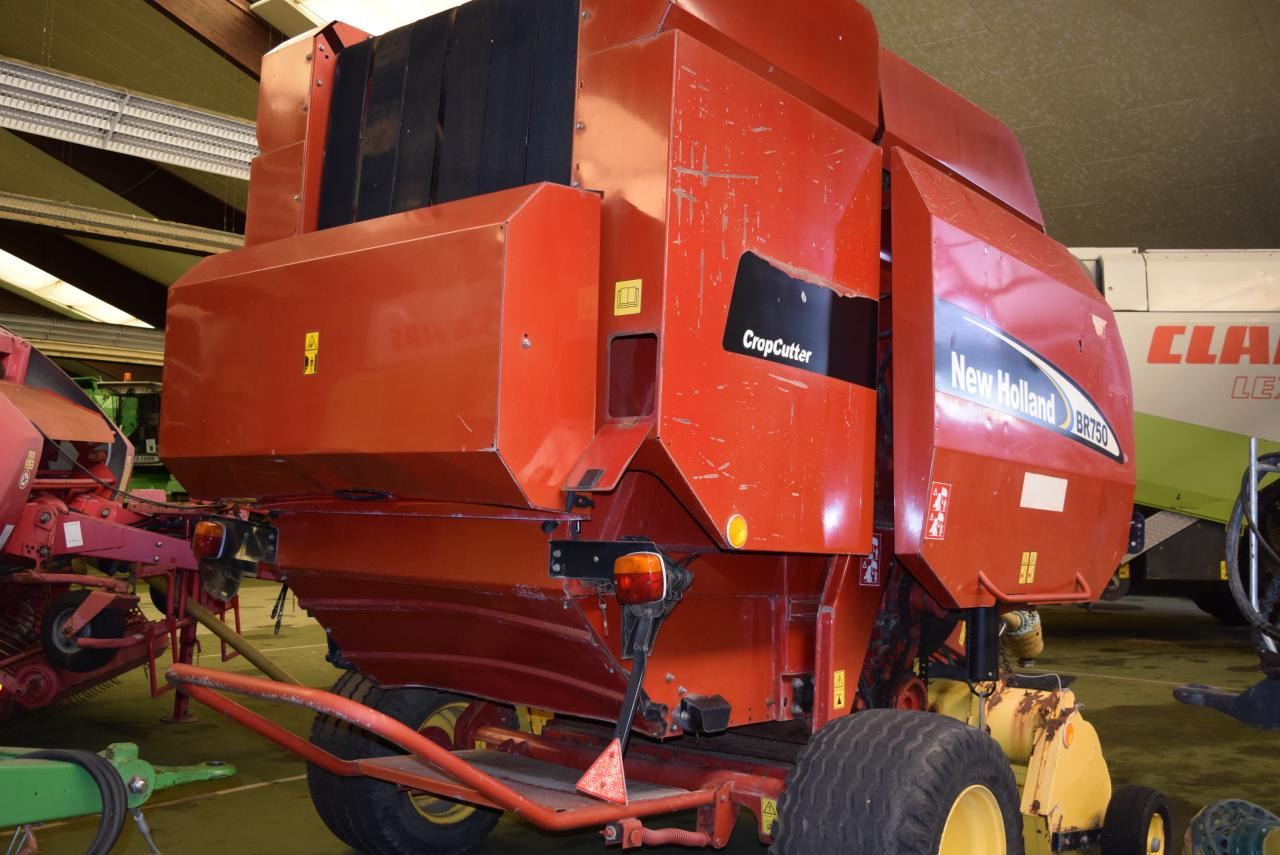 New Holland BR 750 CropCutter - Balirka za okrugle bale: slika 3 New Holland BR 750 CropCutter - Balirka za okrugle bale: slika 3