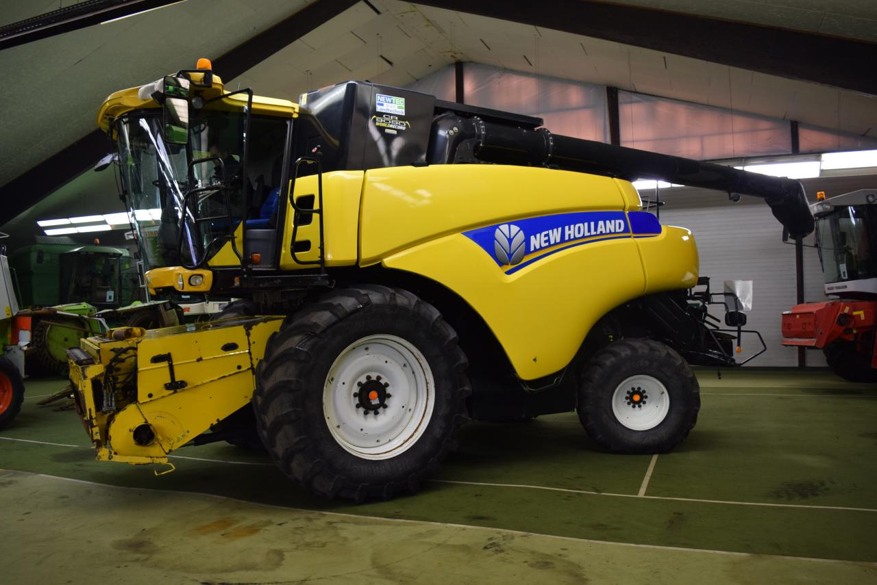 New Holland CR 9090 Elevation - Kombinovani kombajn: slika 1 New Holland CR 9090 Elevation - Kombinovani kombajn: slika 1