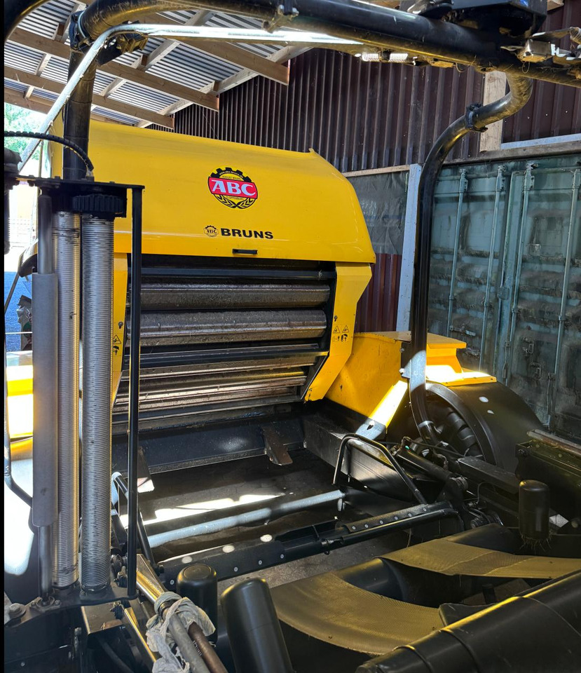 New Holland Rooll Baler 125 Combi - Balirka za okrugle bale: slika 4 New Holland Rooll Baler 125 Combi - Balirka za okrugle bale: slika 4