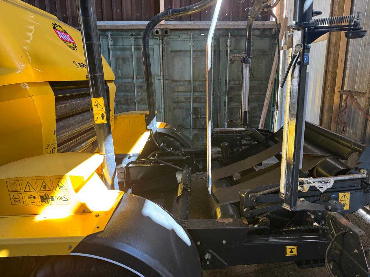 New Holland Rooll Baler 125 Combi - Balirka za okrugle bale: slika 3 New Holland Rooll Baler 125 Combi - Balirka za okrugle bale: slika 3