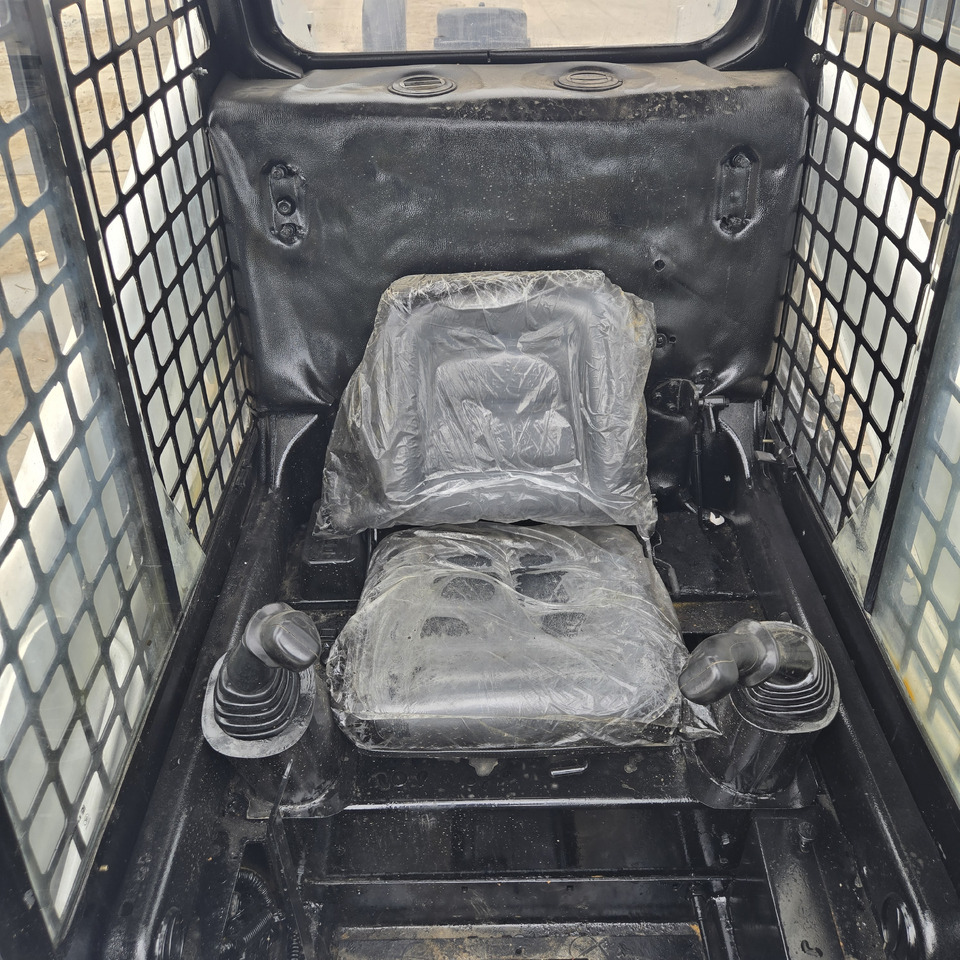 Mini utovarivač BOBCAT S160: slika 6