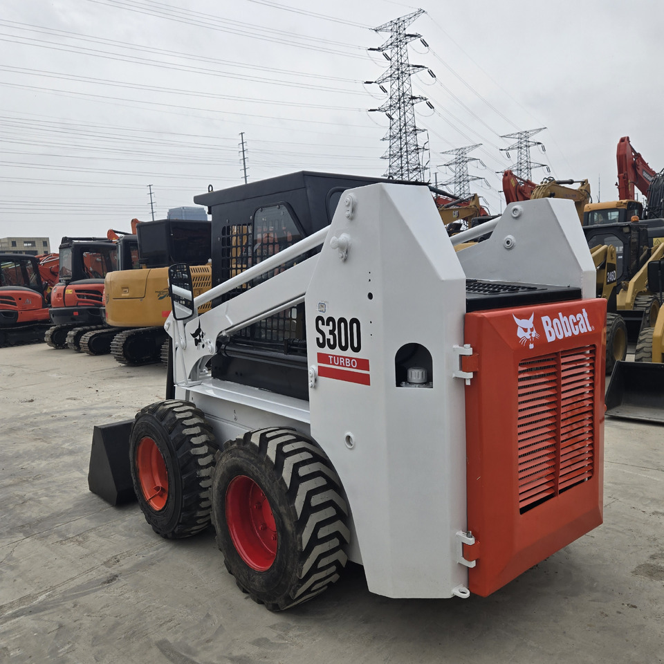 BOBCAT S300 - Mini utovarivač: slika 2 BOBCAT S300 - Mini utovarivač: slika 2