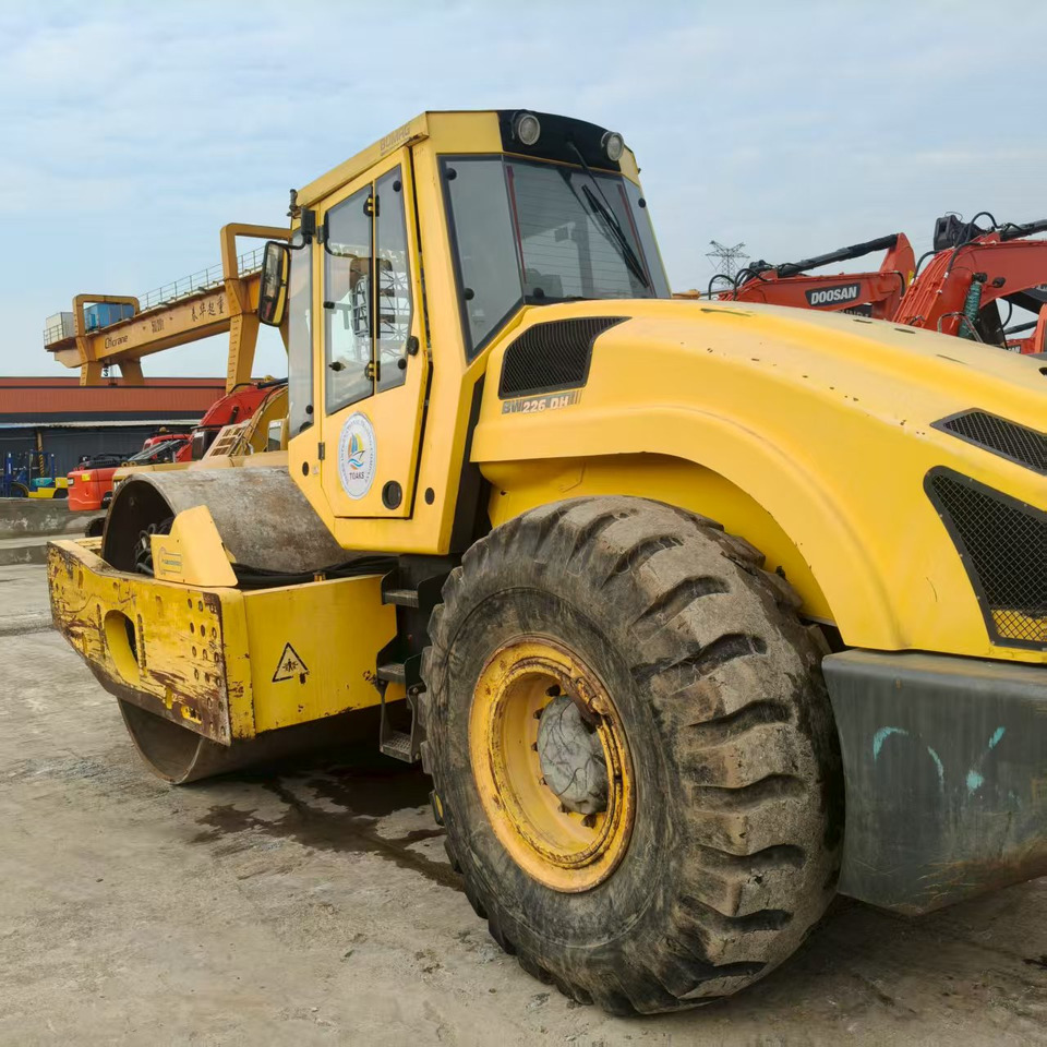 BOMAG BW226DH - Valjak za puteve: slika 2 BOMAG BW226DH - Valjak za puteve: slika 2
