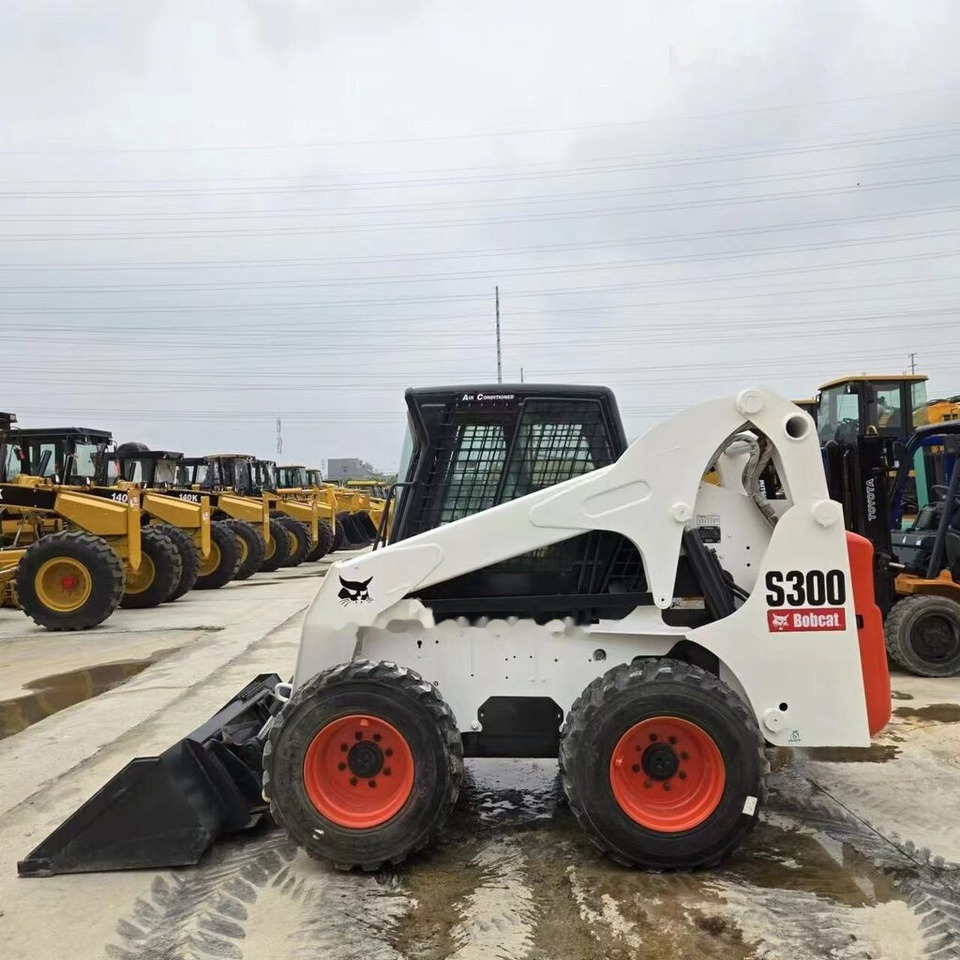 Bobcat S300 - Mini utovarivač: slika 1 Bobcat S300 - Mini utovarivač: slika 1
