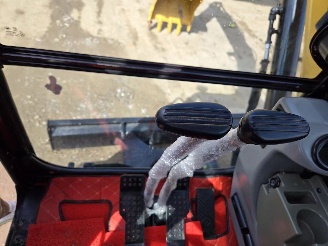 Caterpillar 305.5E - Mini bager: slika 1 Caterpillar 305.5E - Mini bager: slika 1
