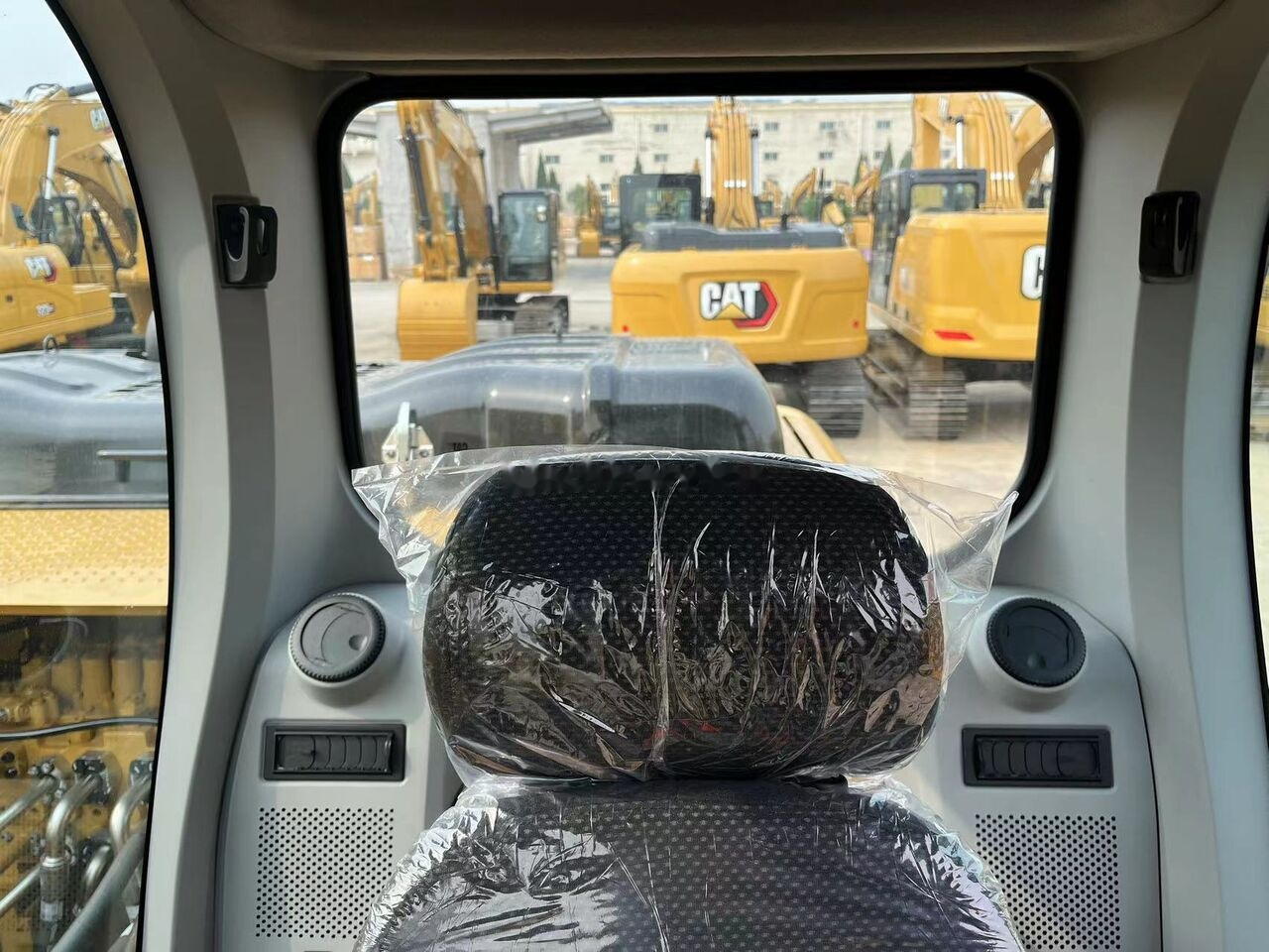 Bager guseničar novi Caterpillar 320GX: slika 13