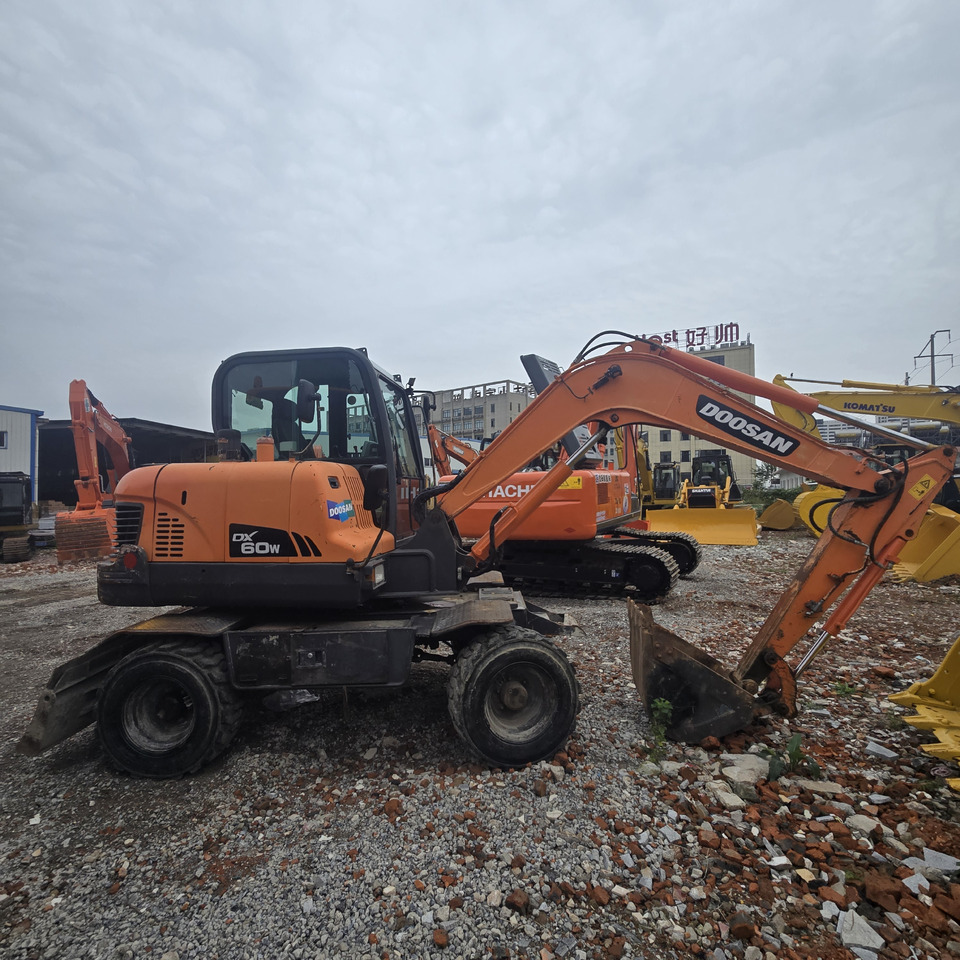 DOOSAN DX60W - Bager točkaš: slika 1 DOOSAN DX60W - Bager točkaš: slika 1