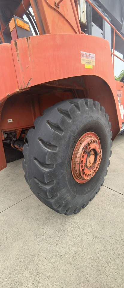 FANTUZZI CS45KM reach stacker - Dizalica za kontejnere: slika 4 FANTUZZI CS45KM reach stacker - Dizalica za kontejnere: slika 4