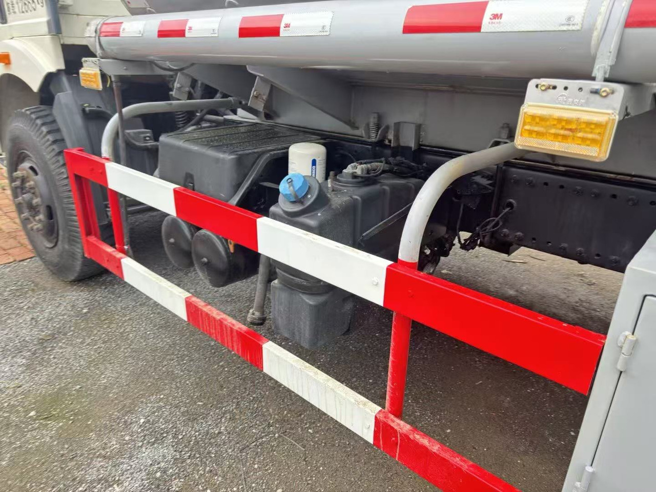 Kamion cisterna FAW tanker truck: slika 7 Kamion cisterna FAW tanker truck: slika 7