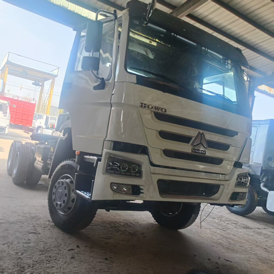 SINOTRUK HOWO - Građevinska mašina: slika 2 SINOTRUK HOWO - Građevinska mašina: slika 2