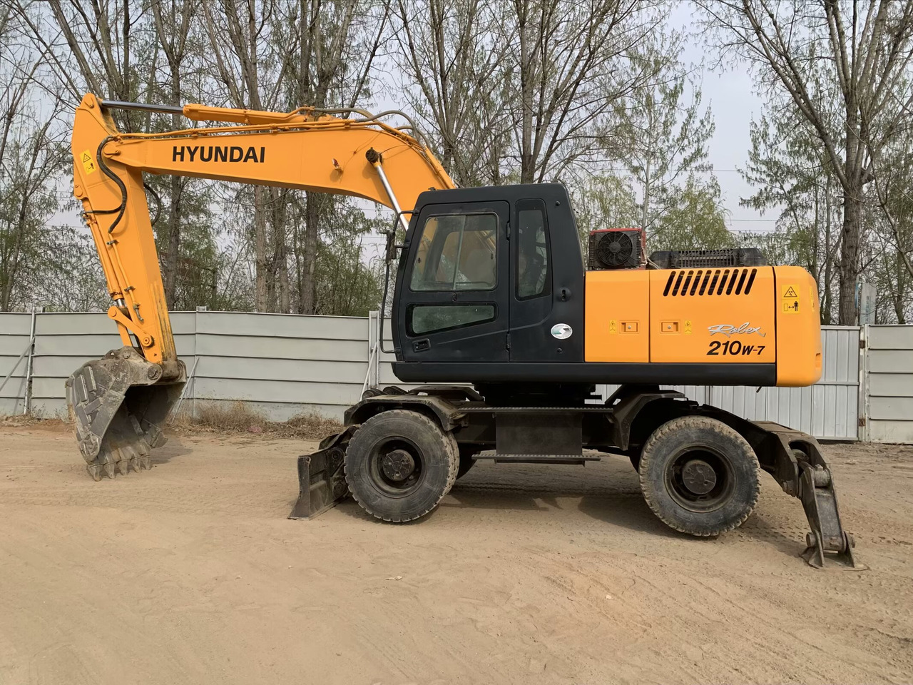 Hyundai R210W-7 - Bager točkaš: slika 1 Hyundai R210W-7 - Bager točkaš: slika 1