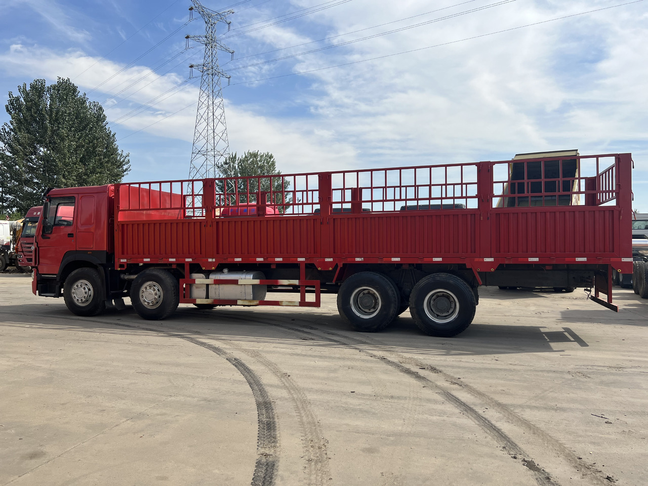 SINOTRUK HOWO 8*4 Fence Truck - Kamion: slika 3 SINOTRUK HOWO 8*4 Fence Truck - Kamion: slika 3