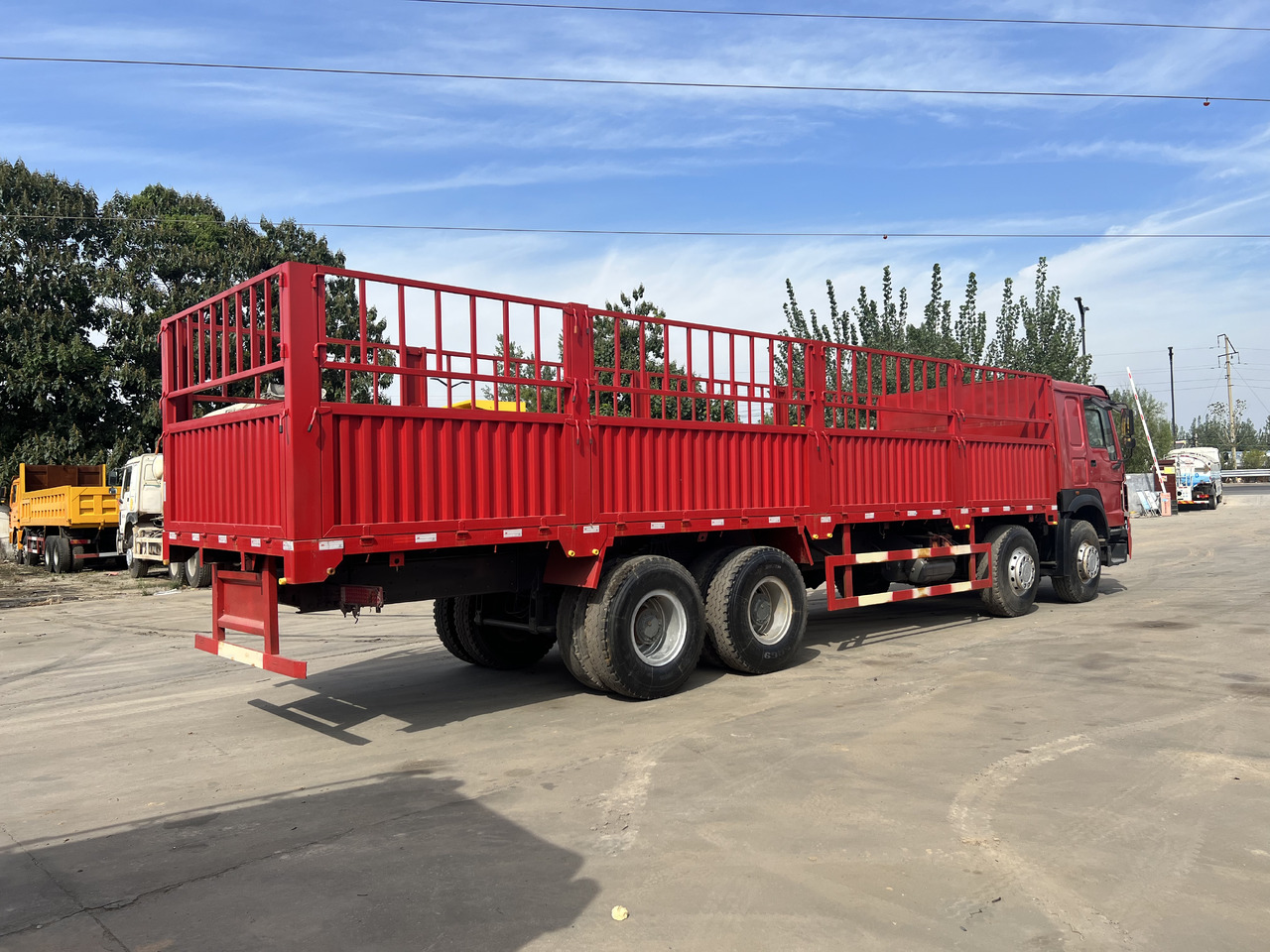 SINOTRUK HOWO 8*4 Fence Truck - Kamion: slika 2 SINOTRUK HOWO 8*4 Fence Truck - Kamion: slika 2