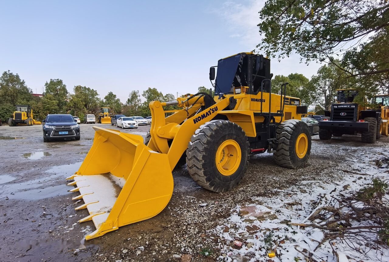 Utovarivač točkaš Komatsu WA380: slika 6