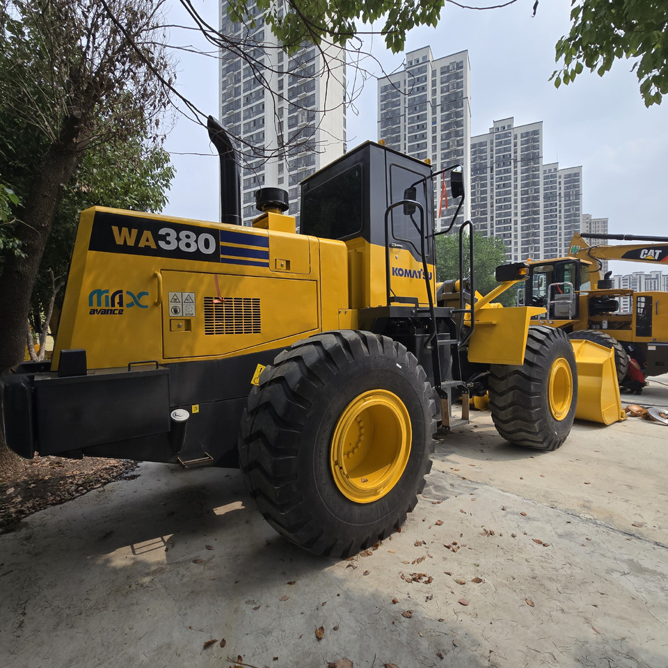Komatsu WA380 - Utovarivač točkaš: slika 2 Komatsu WA380 - Utovarivač točkaš: slika 2