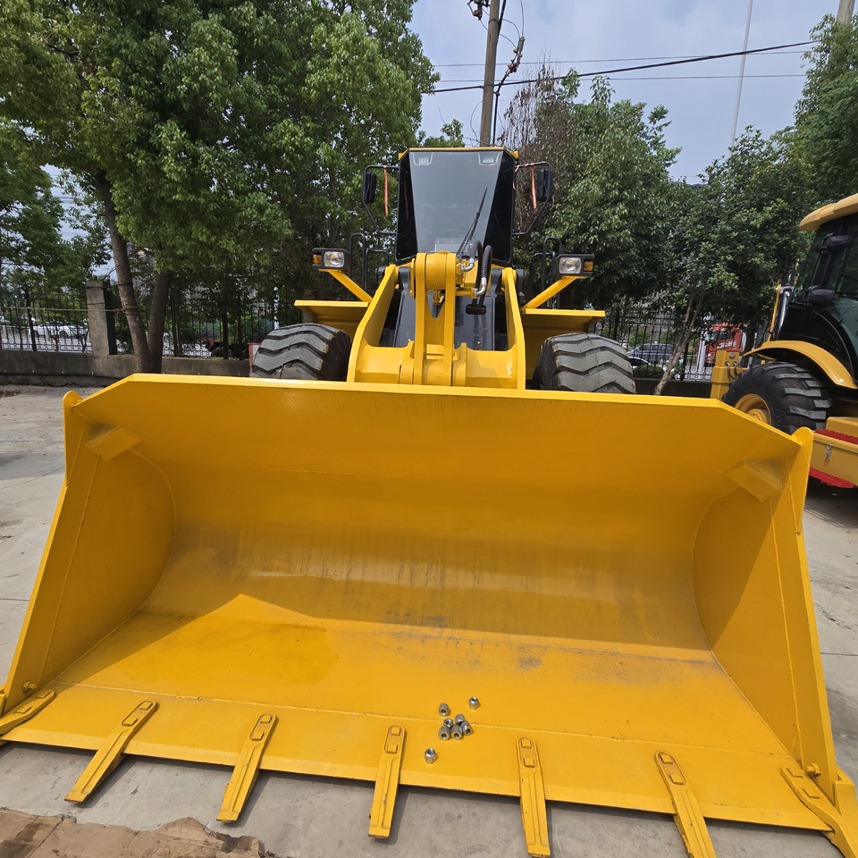 Komatsu WA380 - Utovarivač točkaš: slika 4 Komatsu WA380 - Utovarivač točkaš: slika 4