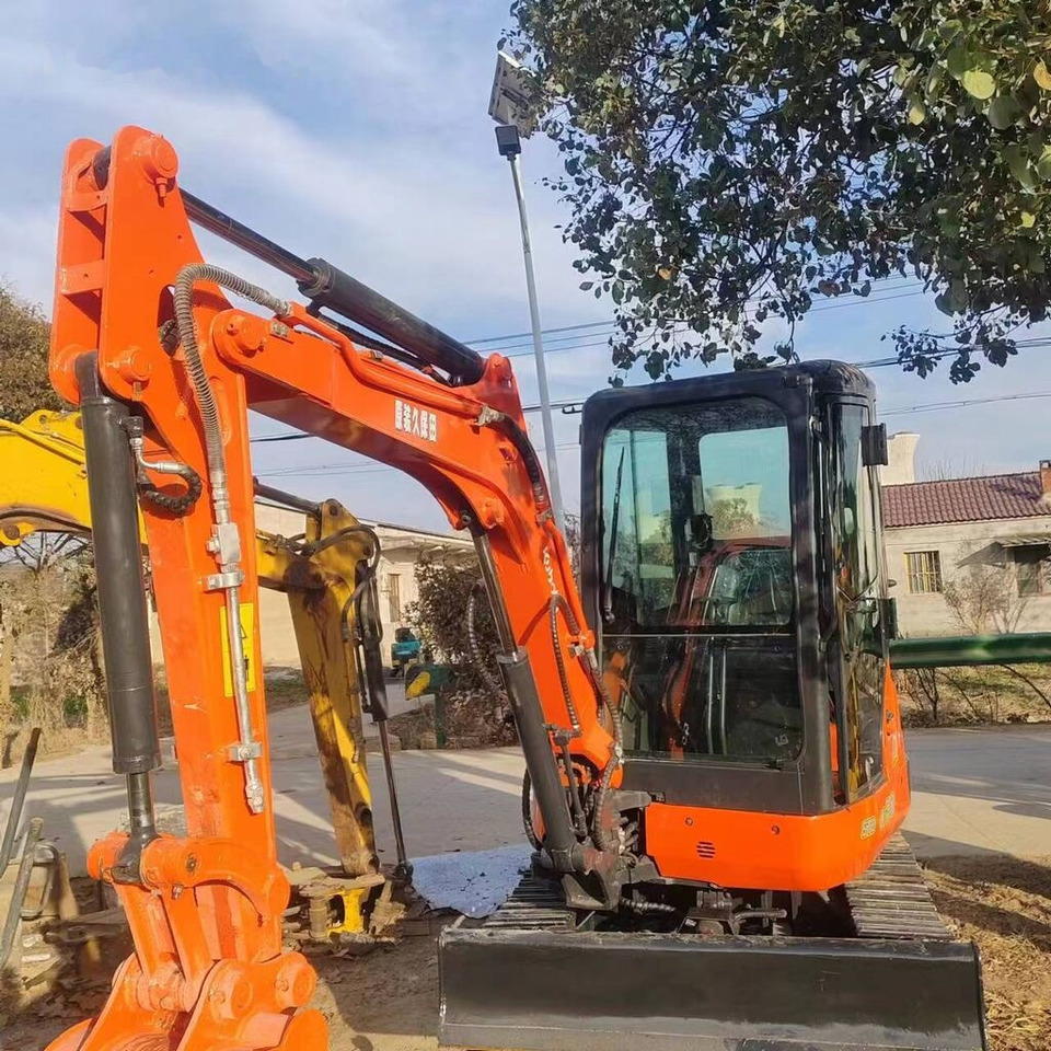 Mini bager Kubota U30: slika 6