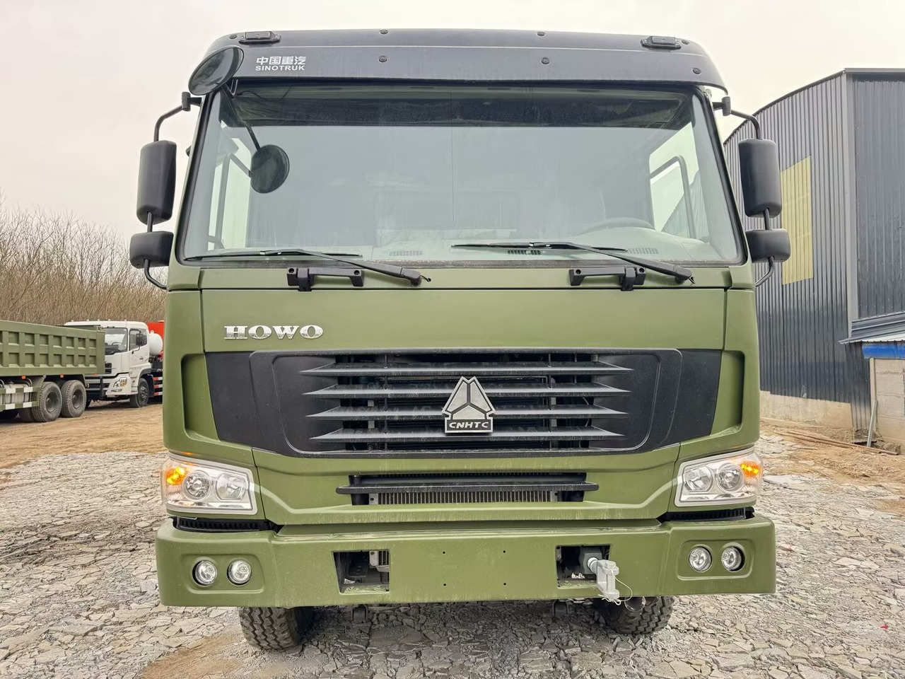 SINOTRUK HOWO 6x4 - Istovarivač: slika 3 SINOTRUK HOWO 6x4 - Istovarivač: slika 3
