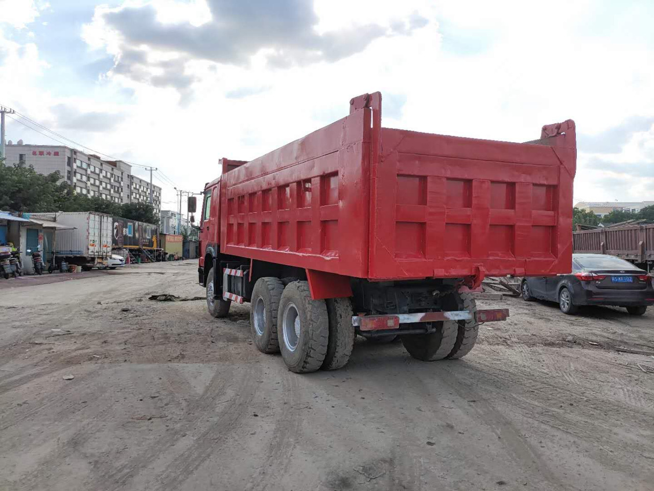 SINOTRUK HOWO 6x4 - Istovarivač: slika 5 SINOTRUK HOWO 6x4 - Istovarivač: slika 5