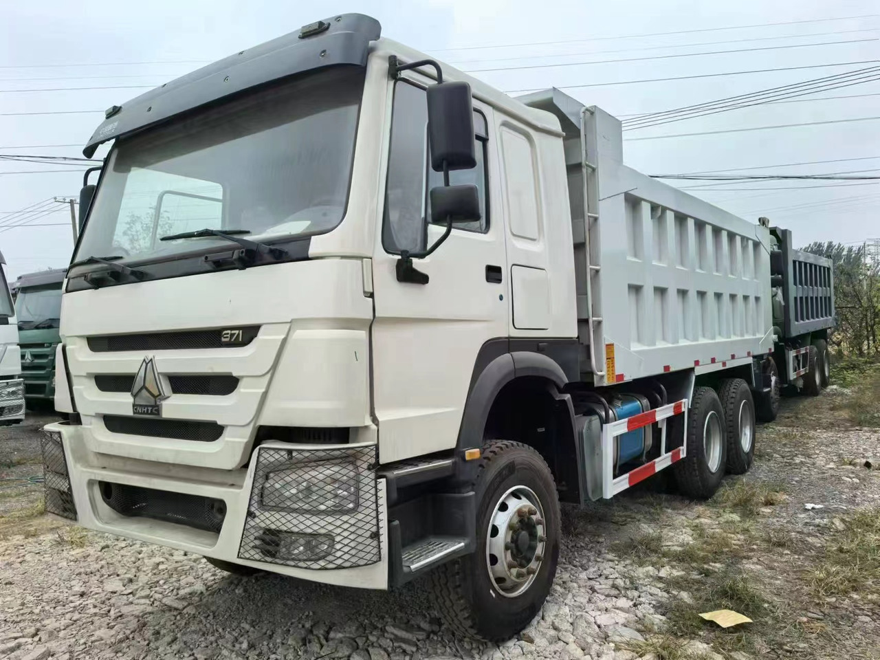 SINOTRUK HOWO 6x4 - Hladnjača: slika 1 SINOTRUK HOWO 6x4 - Hladnjača: slika 1