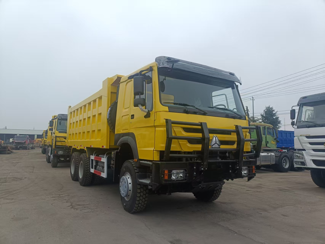 SINOTRUK HOWO 6x4 - Istovarivač: slika 1 SINOTRUK HOWO 6x4 - Istovarivač: slika 1