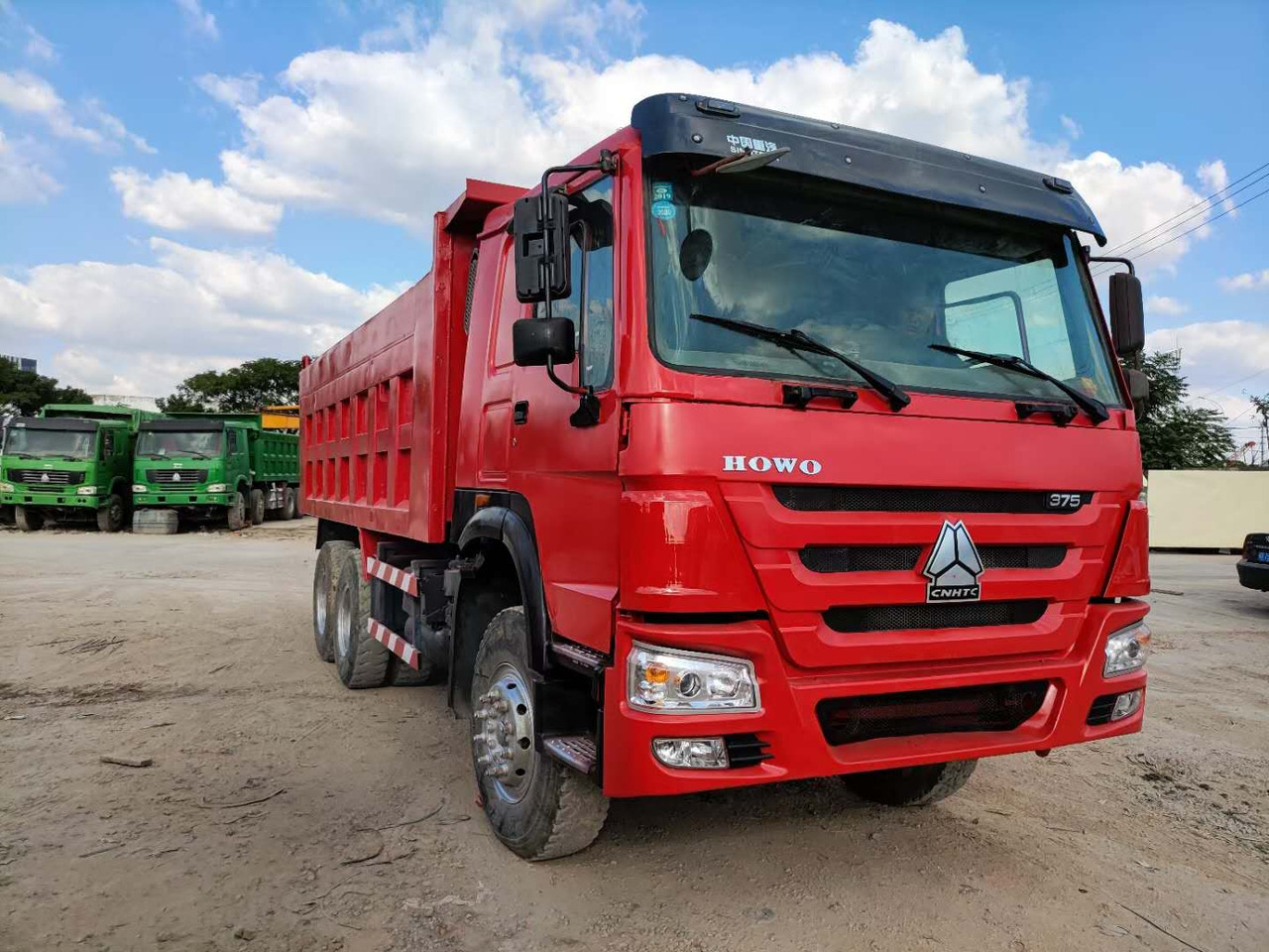 SINOTRUK HOWO 6x4 - Istovarivač: slika 3 SINOTRUK HOWO 6x4 - Istovarivač: slika 3