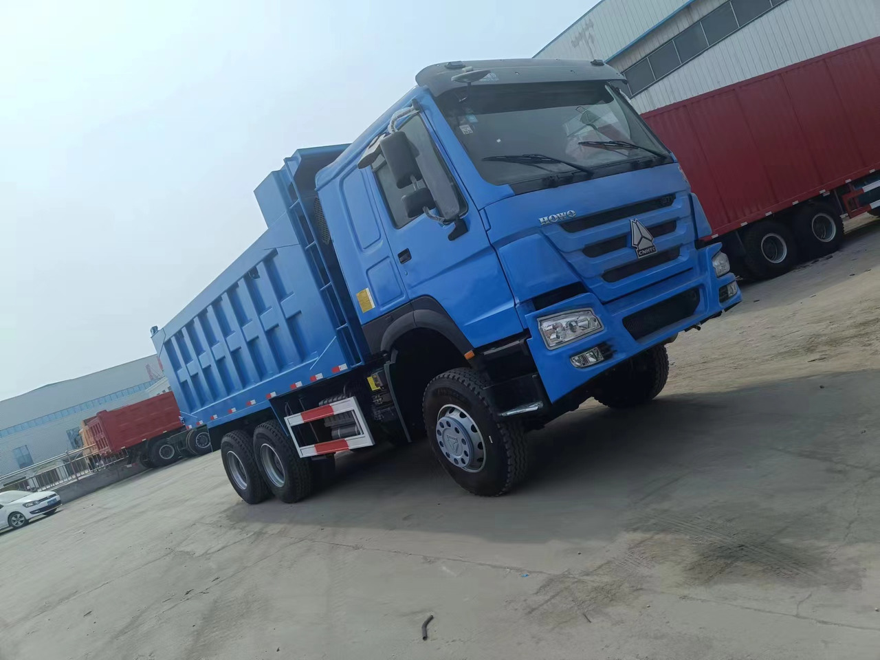 SINOTRUK HOWO 6x4 - Istovarivač: slika 2 SINOTRUK HOWO 6x4 - Istovarivač: slika 2