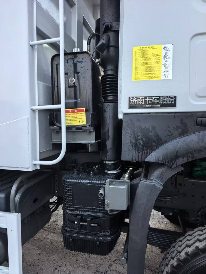 SINOTRUK HOWO 6x4 - Istovarivač: slika 5 SINOTRUK HOWO 6x4 - Istovarivač: slika 5