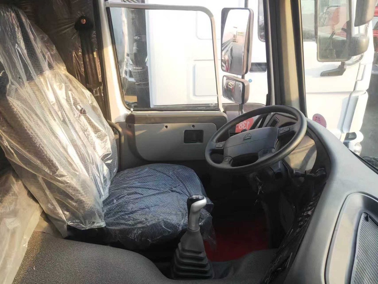 Kamion cisterna SINOTRUK HOWO Fuel Tank: slika 12