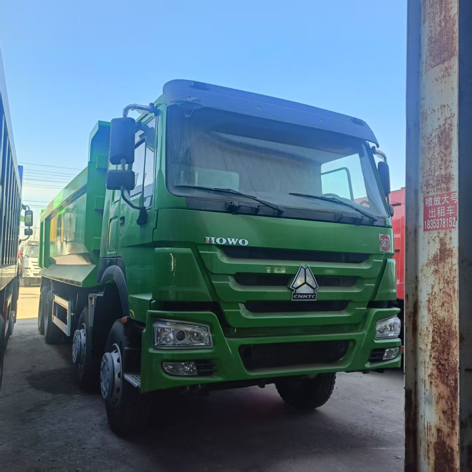 SINOTRUK HOWO - Kamion sa zatvorenim sandukom: slika 2 SINOTRUK HOWO - Kamion sa zatvorenim sandukom: slika 2