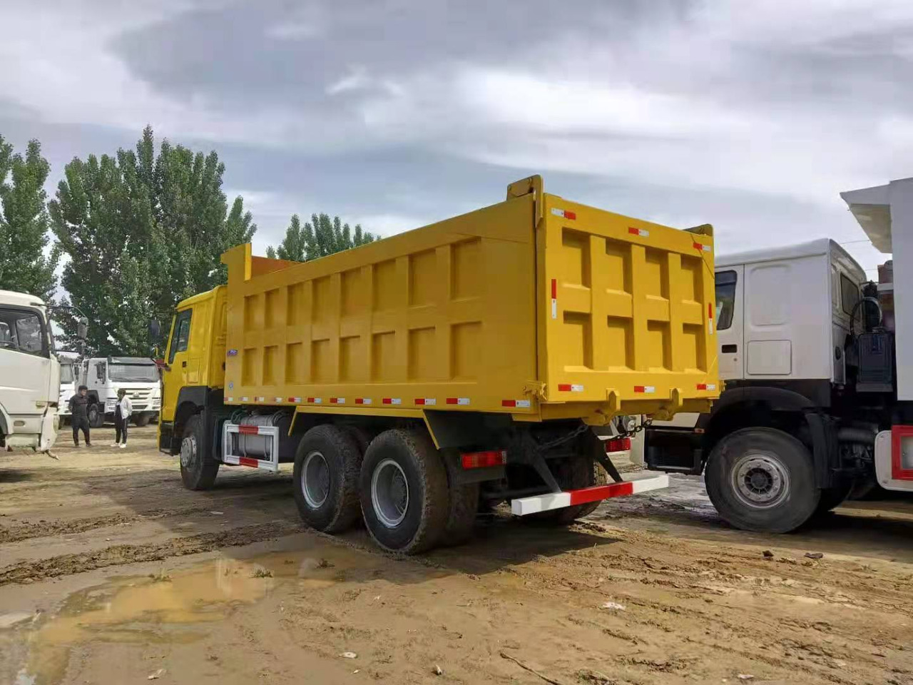 SINOTRUK HOWO - Istovarivač: slika 3 SINOTRUK HOWO - Istovarivač: slika 3