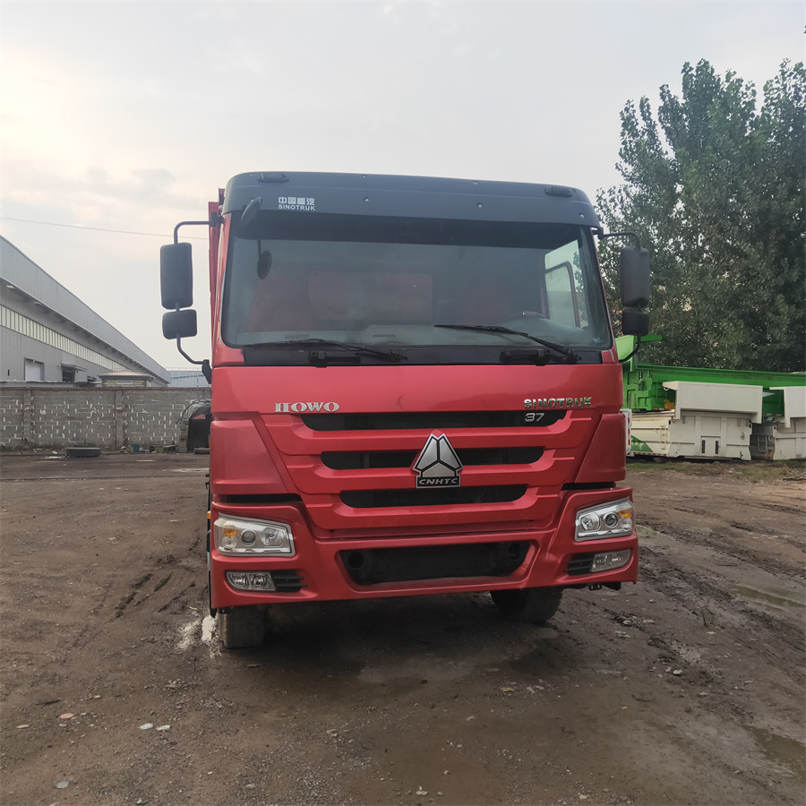 SINOTRUK HOWO - Istovarivač: slika 1 SINOTRUK HOWO - Istovarivač: slika 1