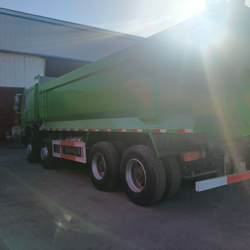 SINOTRUK HOWO - Kamion sa zatvorenim sandukom: slika 3 SINOTRUK HOWO - Kamion sa zatvorenim sandukom: slika 3