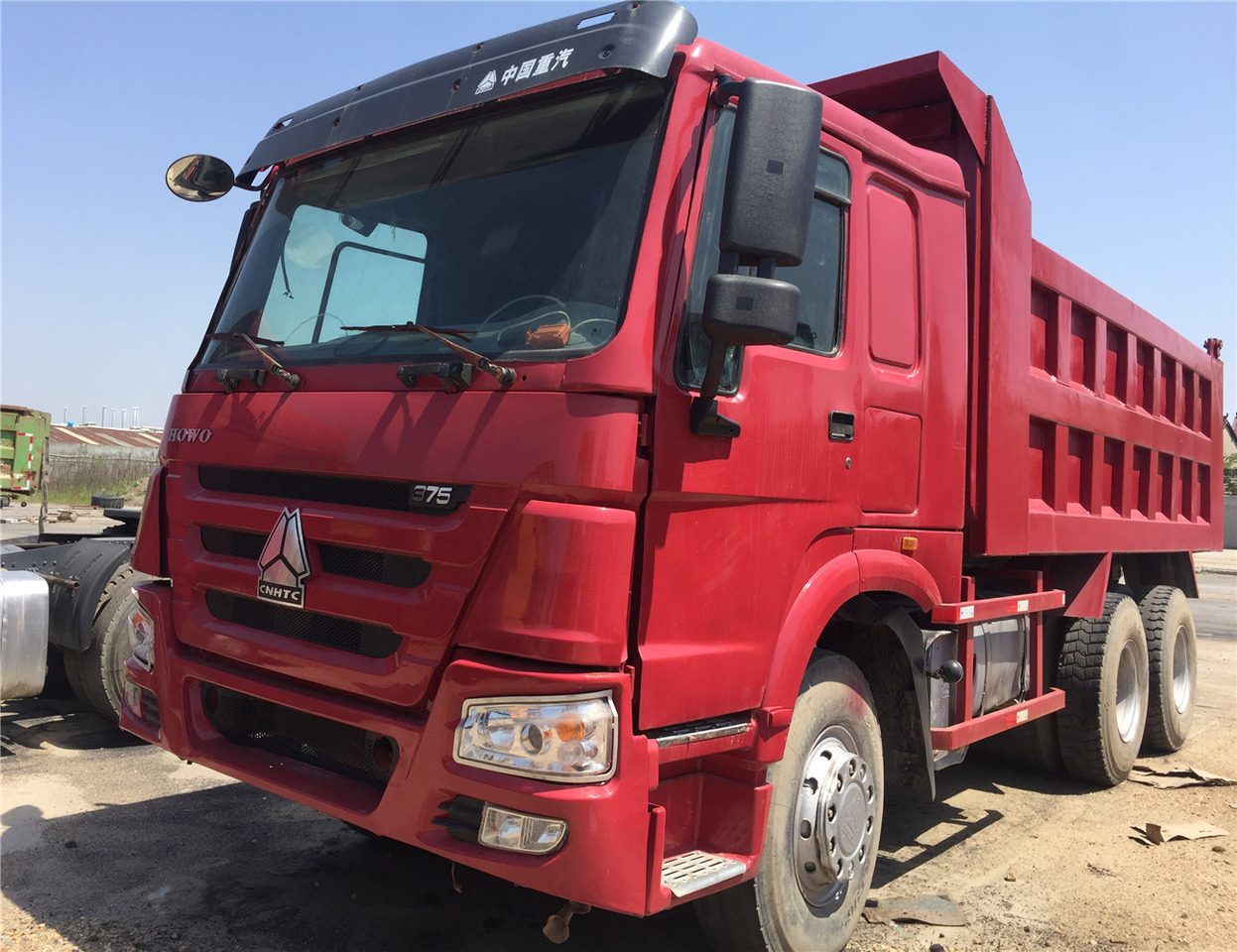 SINOTRUK HOWO - Istovarivač: slika 5 SINOTRUK HOWO - Istovarivač: slika 5