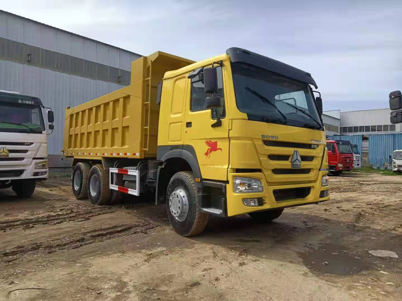 SINOTRUK HOWO - Istovarivač: slika 1 SINOTRUK HOWO - Istovarivač: slika 1