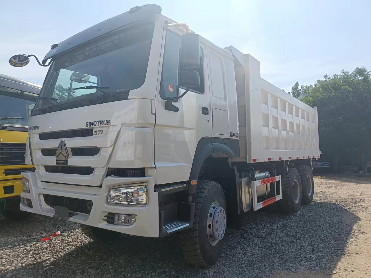 SINOTRUK HOWO - Istovarivač: slika 5 SINOTRUK HOWO - Istovarivač: slika 5