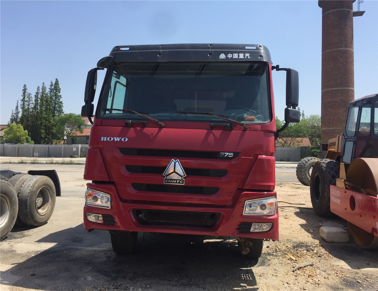 SINOTRUK HOWO - Istovarivač: slika 1 SINOTRUK HOWO - Istovarivač: slika 1