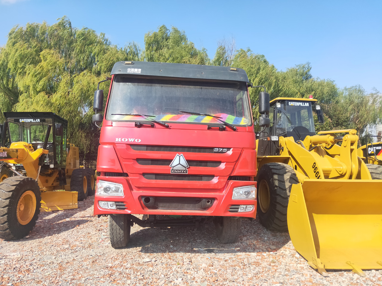 SINOTRUK HOWO - Istovarivač: slika 2 SINOTRUK HOWO - Istovarivač: slika 2