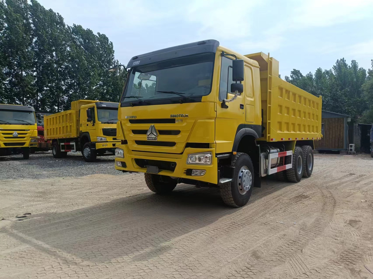 SINOTRUK HOWO - Istovarivač: slika 1 SINOTRUK HOWO - Istovarivač: slika 1