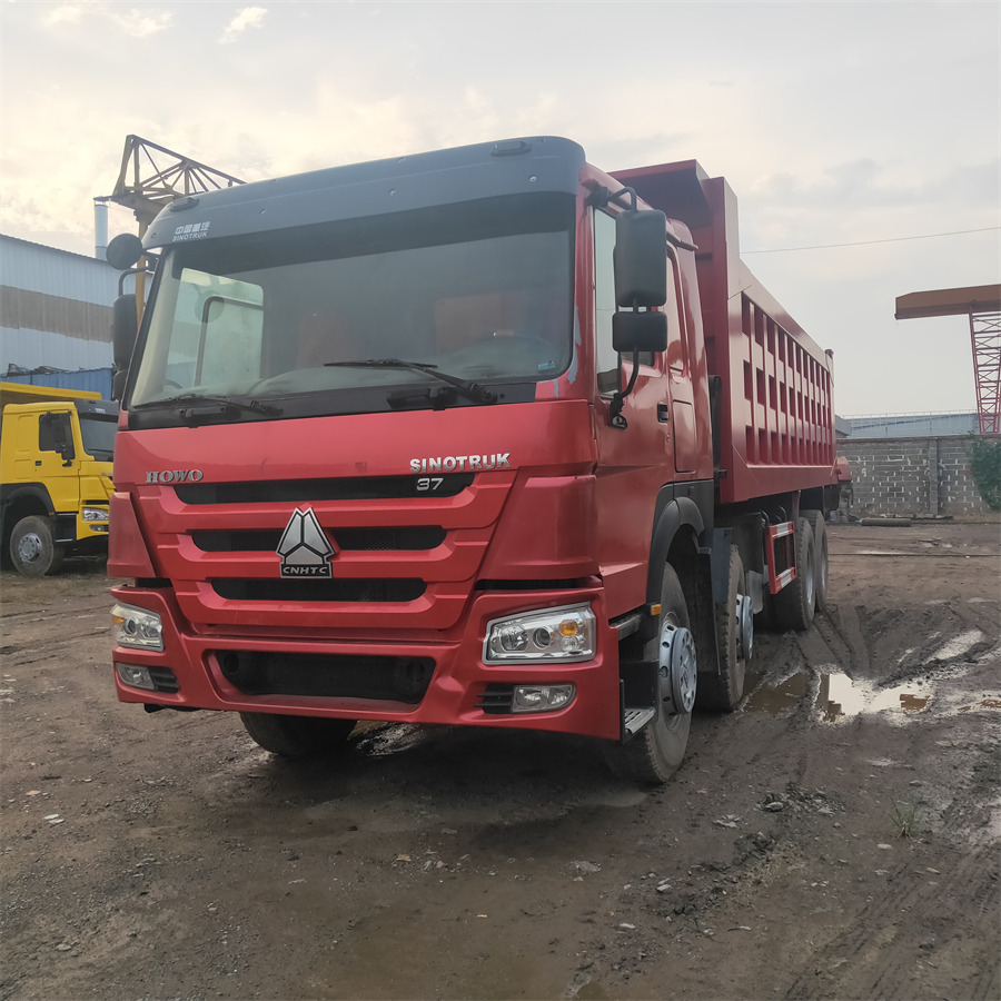 SINOTRUK HOWO - Istovarivač: slika 1 SINOTRUK HOWO - Istovarivač: slika 1