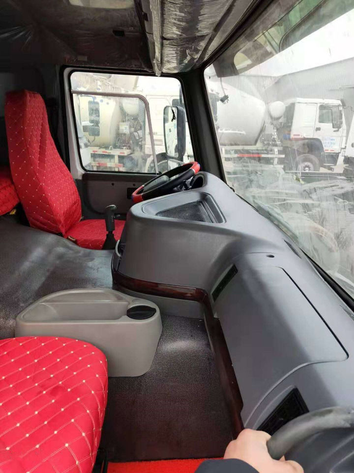 SINOTRUK HOWO - Istovarivač: slika 1 SINOTRUK HOWO - Istovarivač: slika 1