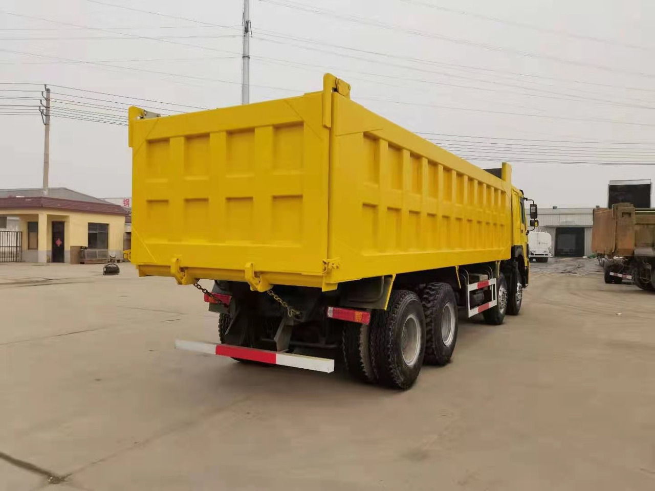SINOTRUK HOWO - Istovarivač: slika 1 SINOTRUK HOWO - Istovarivač: slika 1