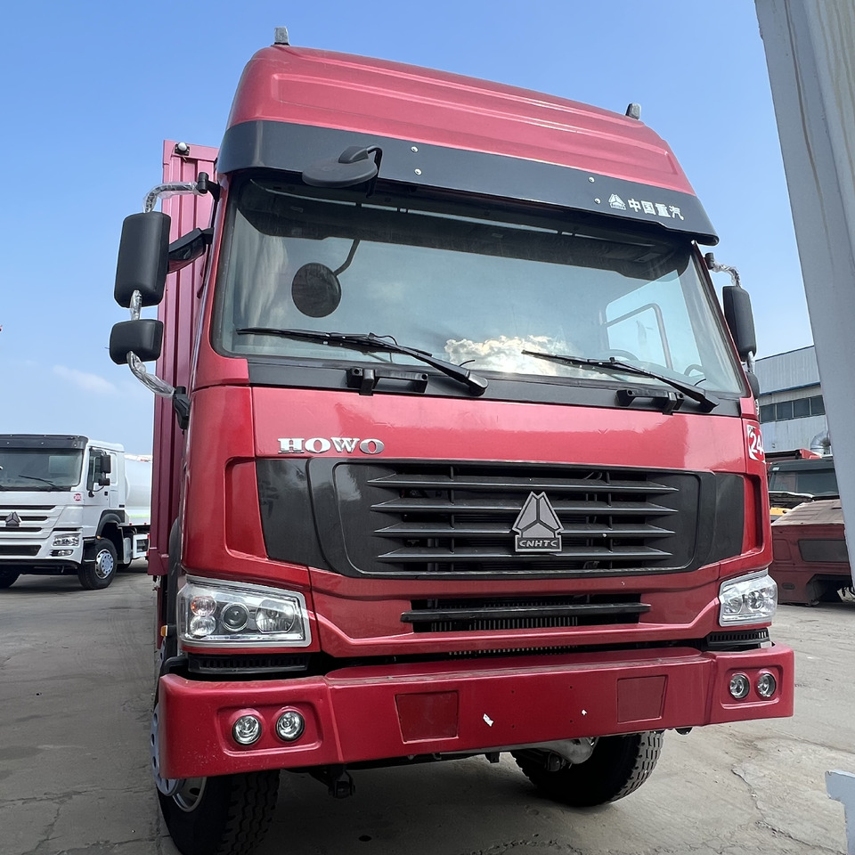 SINOTRUK HOWO - Kamion sa zatvorenim sandukom: slika 2 SINOTRUK HOWO - Kamion sa zatvorenim sandukom: slika 2